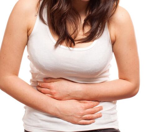 Dor abdominal é sinal de infestação helmíntica