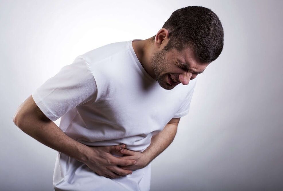 dor abdominal devido a parasitas no corpo