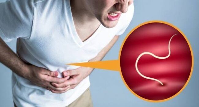 Dor abdominal é um sintoma da presença de parasitas no corpo